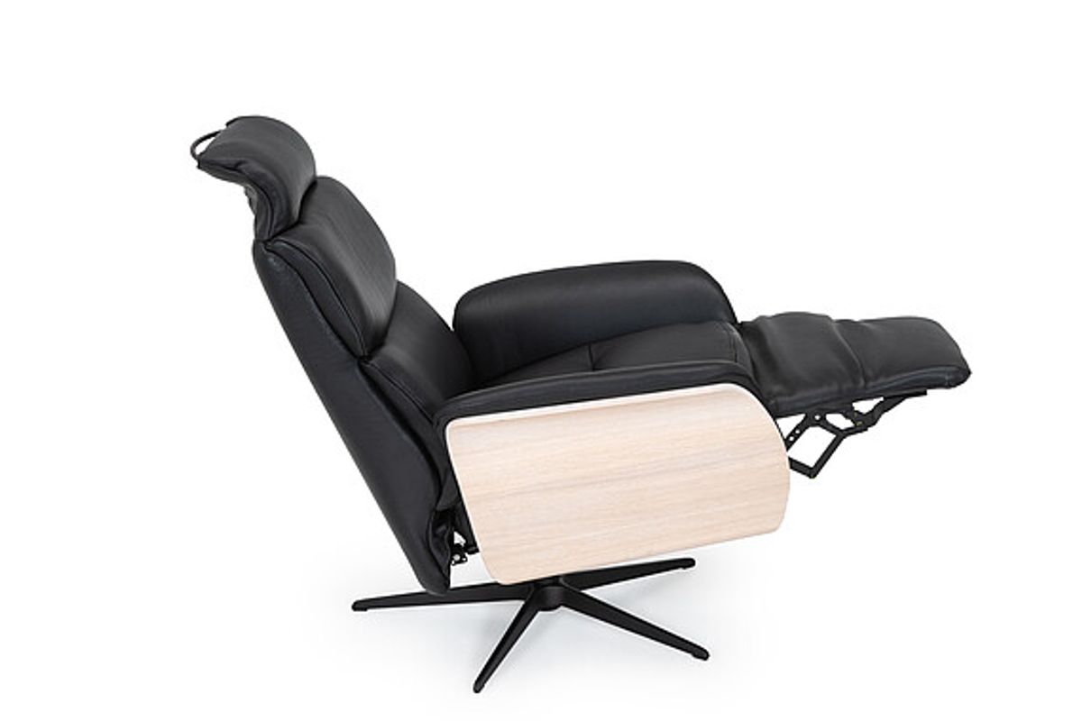 Ailo Recliner stol med integrert fothviler i ekte Madras skinn